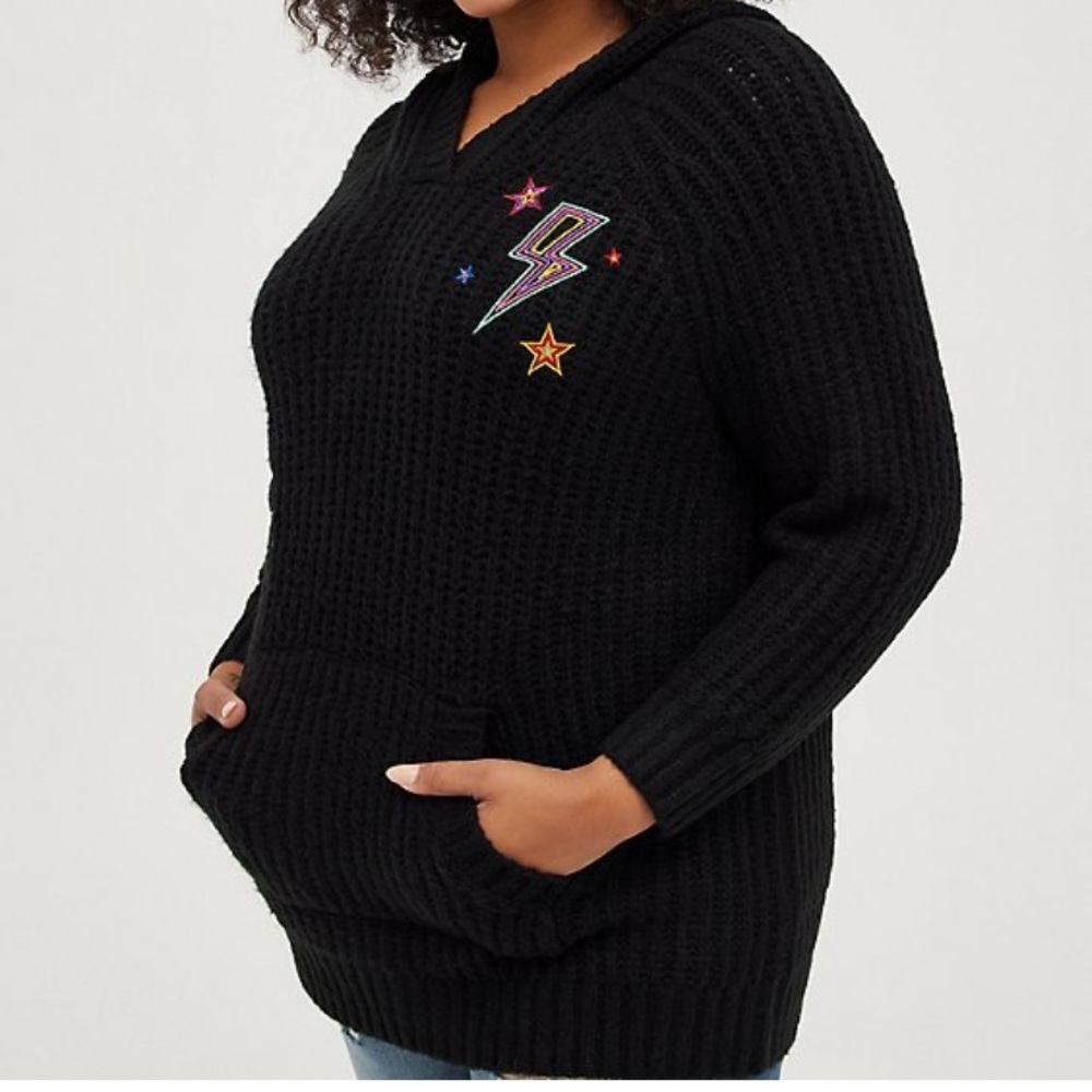 TORRID Raglan Hoodie Sweater, Embroidered Star Black, Size 4